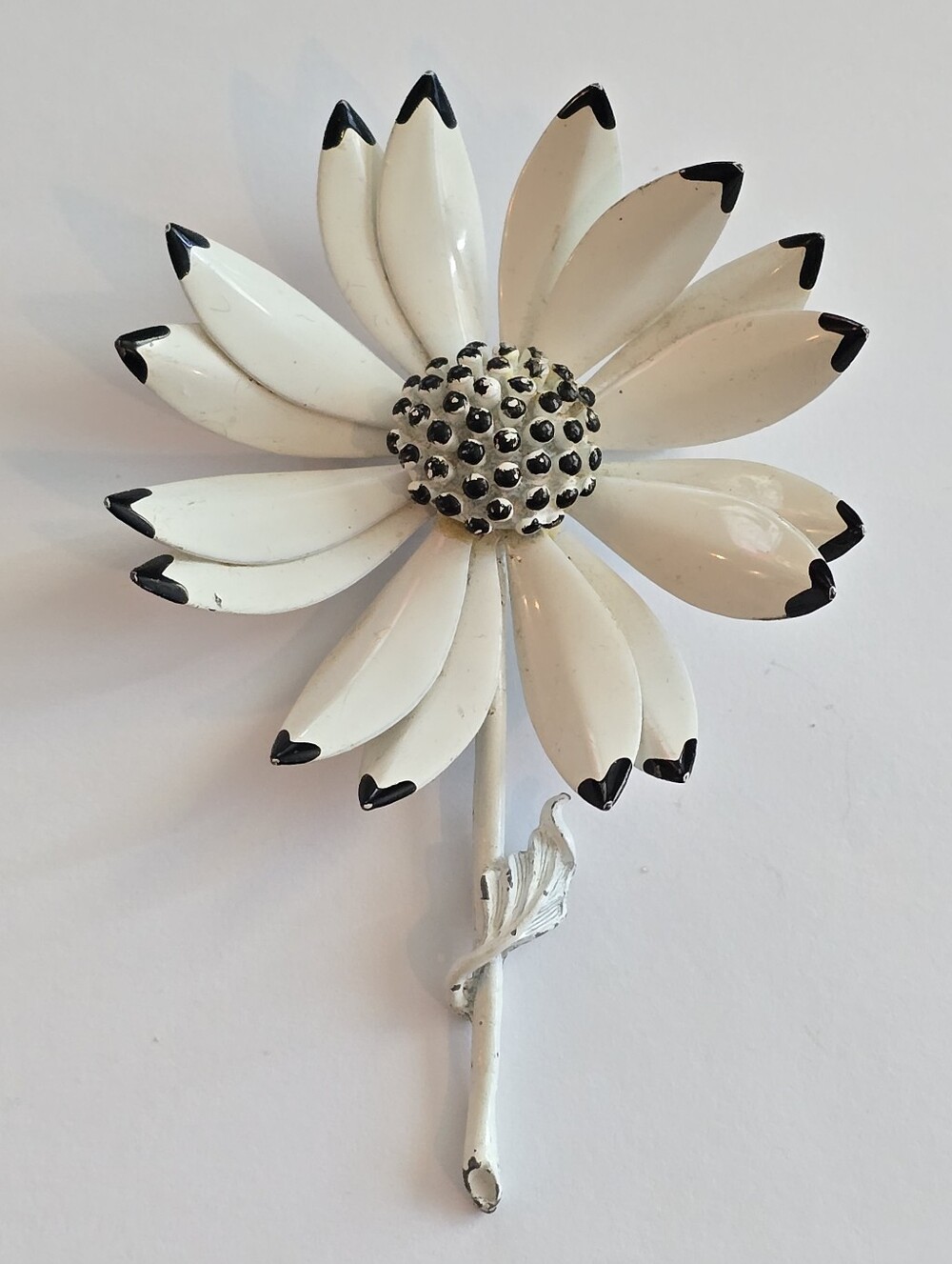 Vintage flower brooch enamel white black pin crazy daisy floral jewelry